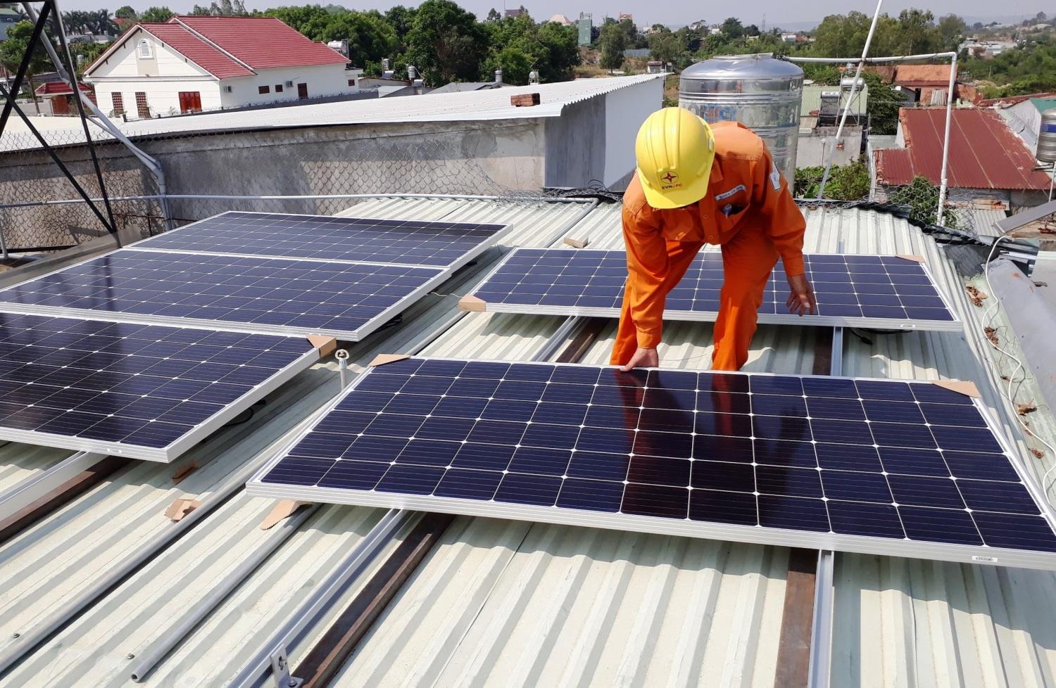 Tại sao hệ thống điện mặt trời cần sử dụng đồng thanh cái?